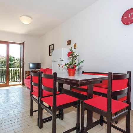 2 Bedroom Amazing Apartment In Rogoznica 로고즈니차 외부 사진
