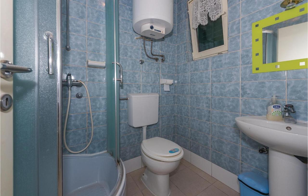 2 Bedroom Amazing Apartment In Rogoznica 로고즈니차 외부 사진