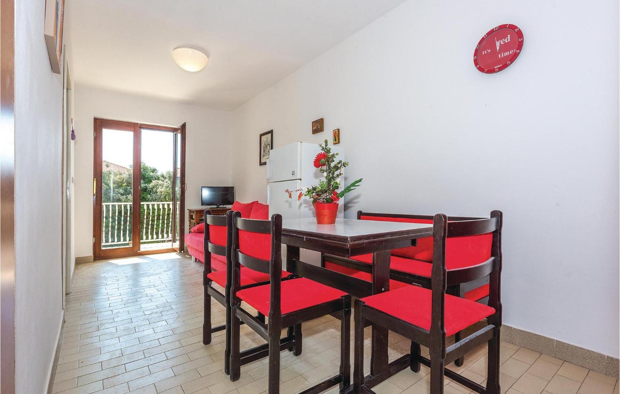 2 Bedroom Amazing Apartment In Rogoznica 로고즈니차 외부 사진